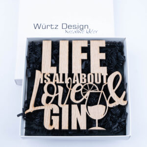 Life is all about love and gin - Træskilt til vægdekoration